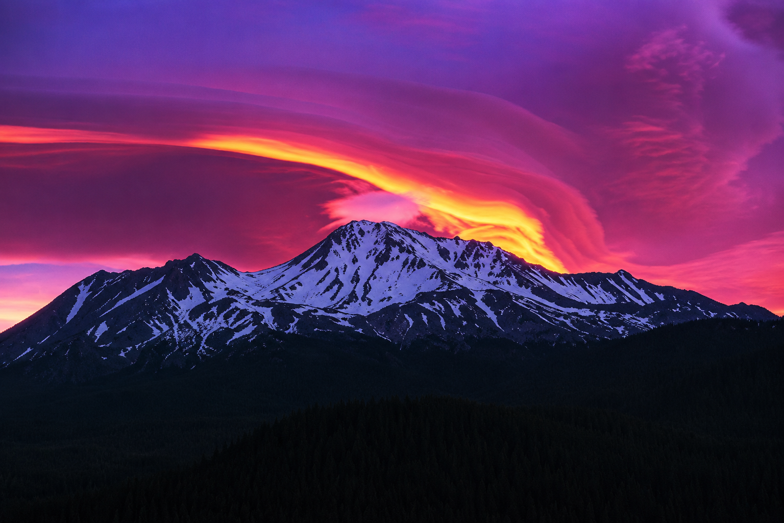 Luz de amanecer sobre Mount Shasta